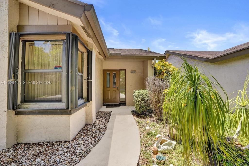 For Sale: $320,000 (2 beds, 2 baths, 1522 Square Feet)