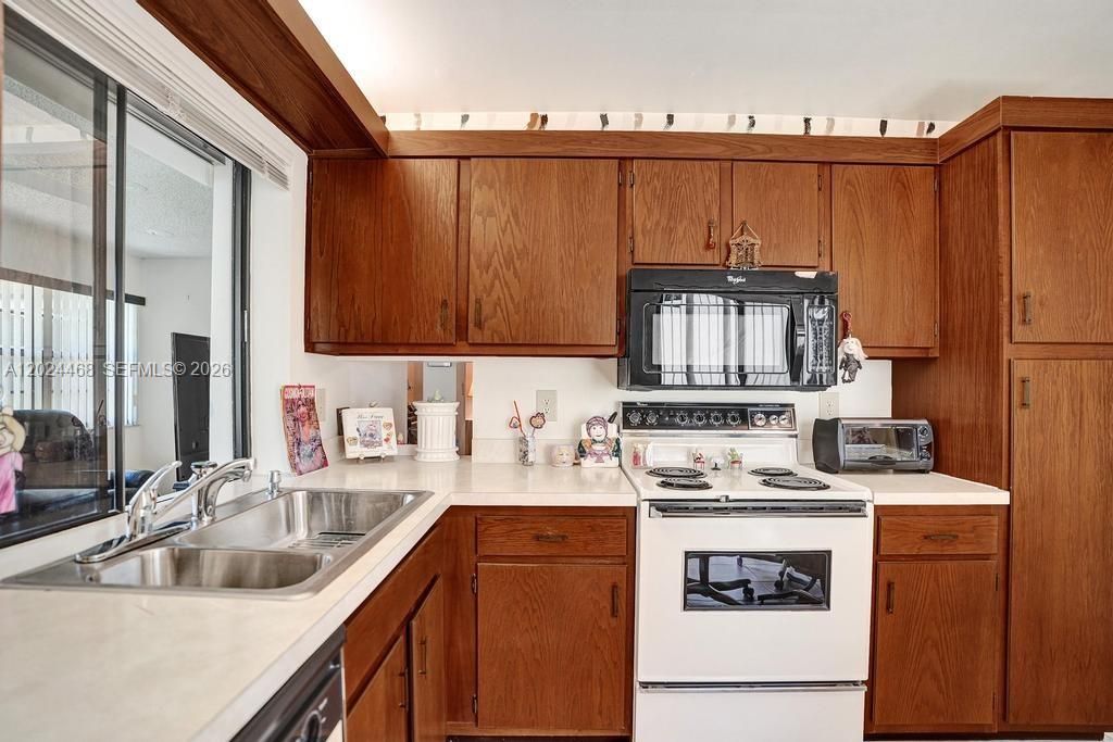 For Sale: $320,000 (2 beds, 2 baths, 1522 Square Feet)