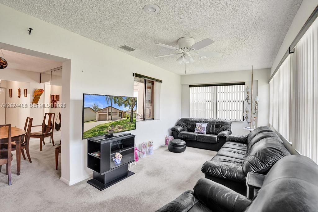 For Sale: $320,000 (2 beds, 2 baths, 1522 Square Feet)