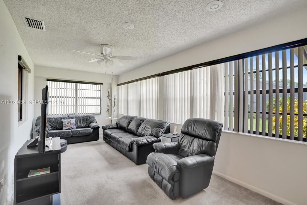 For Sale: $320,000 (2 beds, 2 baths, 1522 Square Feet)