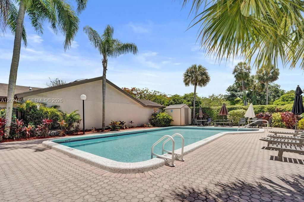 For Sale: $320,000 (2 beds, 2 baths, 1522 Square Feet)