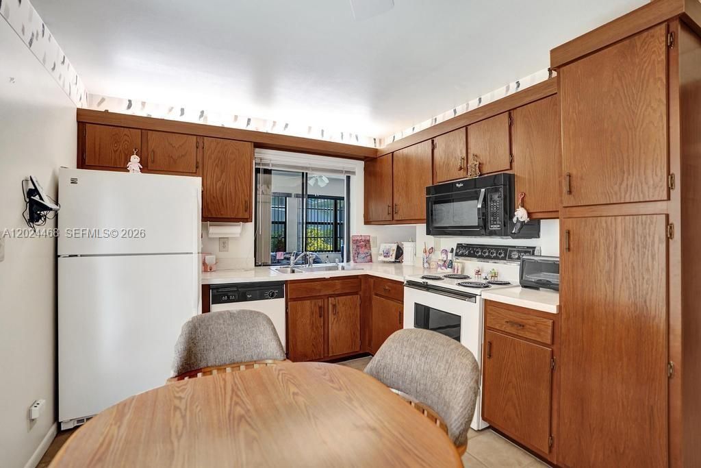 For Sale: $320,000 (2 beds, 2 baths, 1522 Square Feet)