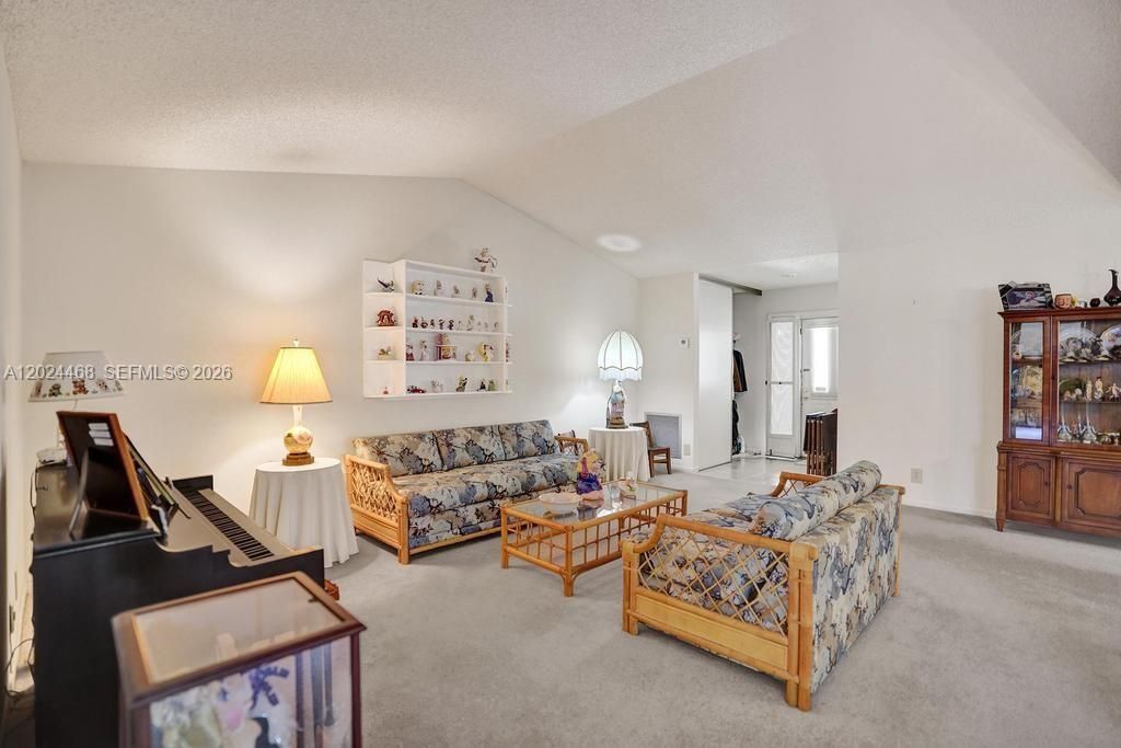 For Sale: $320,000 (2 beds, 2 baths, 1522 Square Feet)