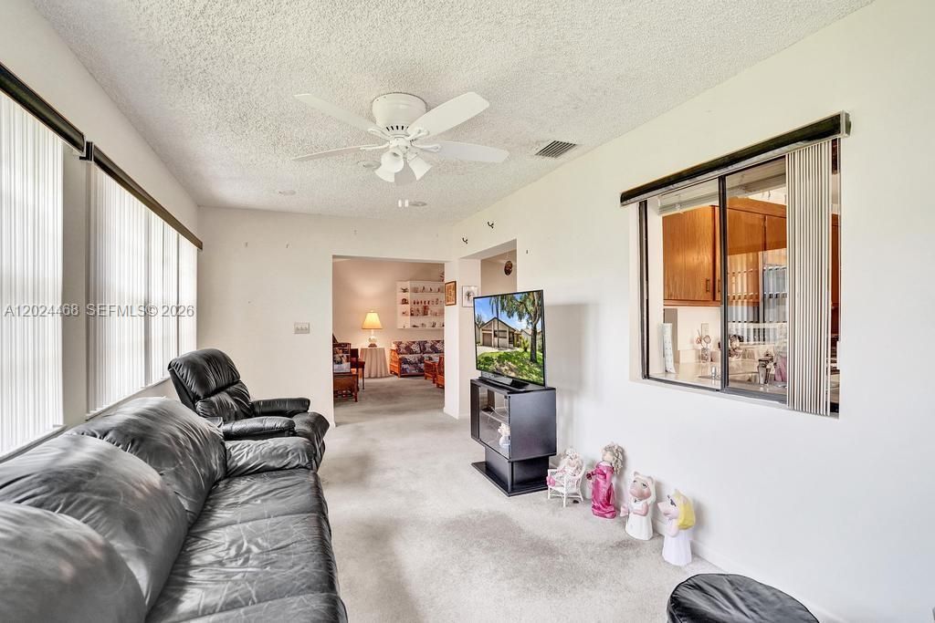 For Sale: $320,000 (2 beds, 2 baths, 1522 Square Feet)