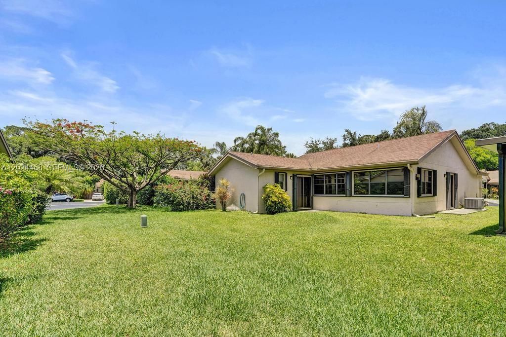 For Sale: $320,000 (2 beds, 2 baths, 1522 Square Feet)