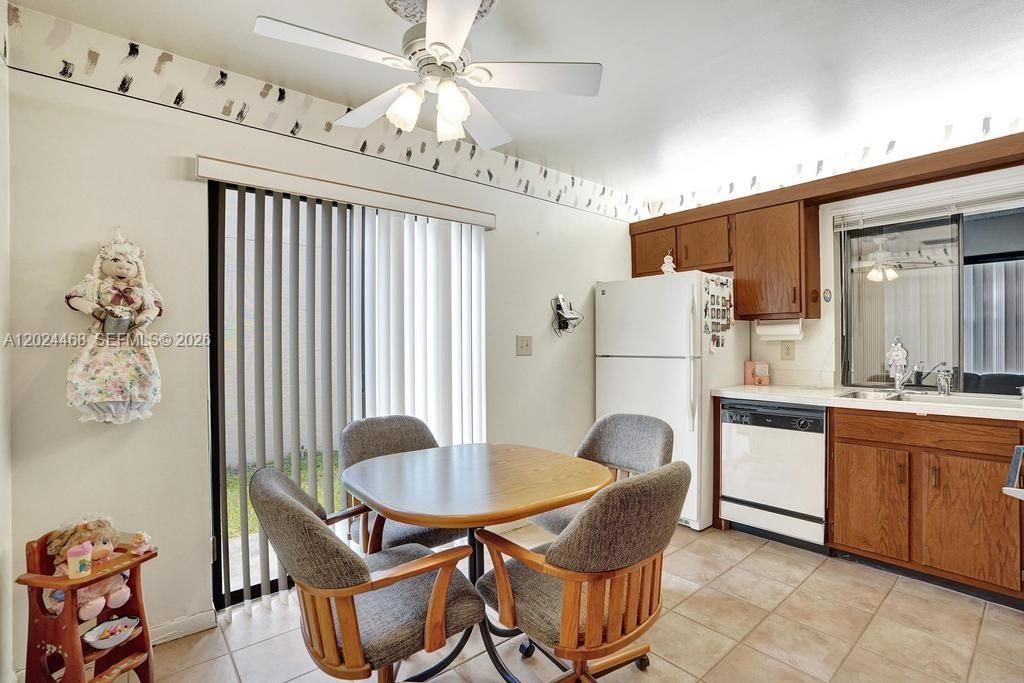 For Sale: $320,000 (2 beds, 2 baths, 1522 Square Feet)