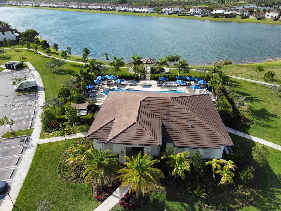 Clubhouse Exterior 01