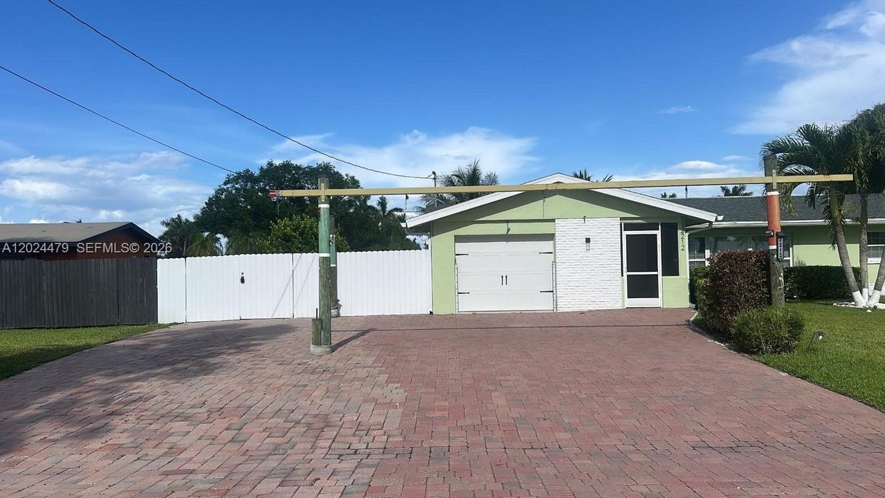For Rent: $3,500 (2 beds, 2 baths, 1602 Square Feet)