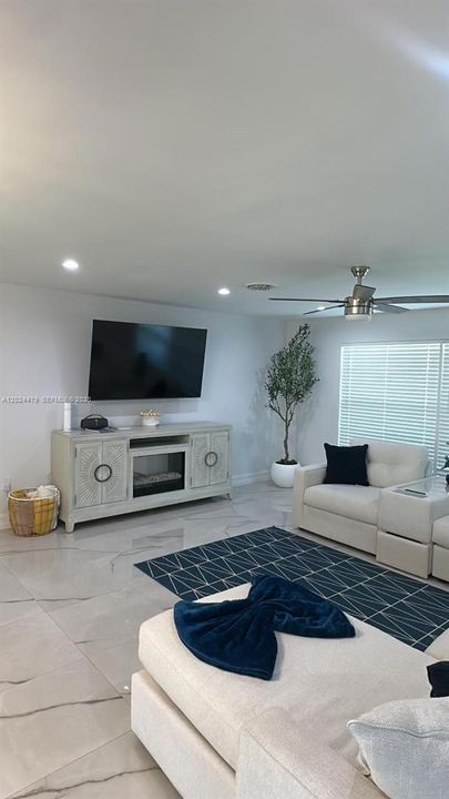 For Rent: $3,500 (2 beds, 2 baths, 1602 Square Feet)