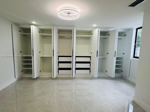 В аренду: $2,300 (1 спален, 1 ванн, 550 Квадратных фут)