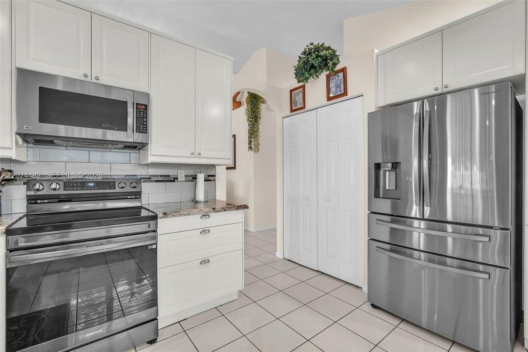 For Sale: $586,000 (3 beds, 2 baths, 1877 Square Feet)