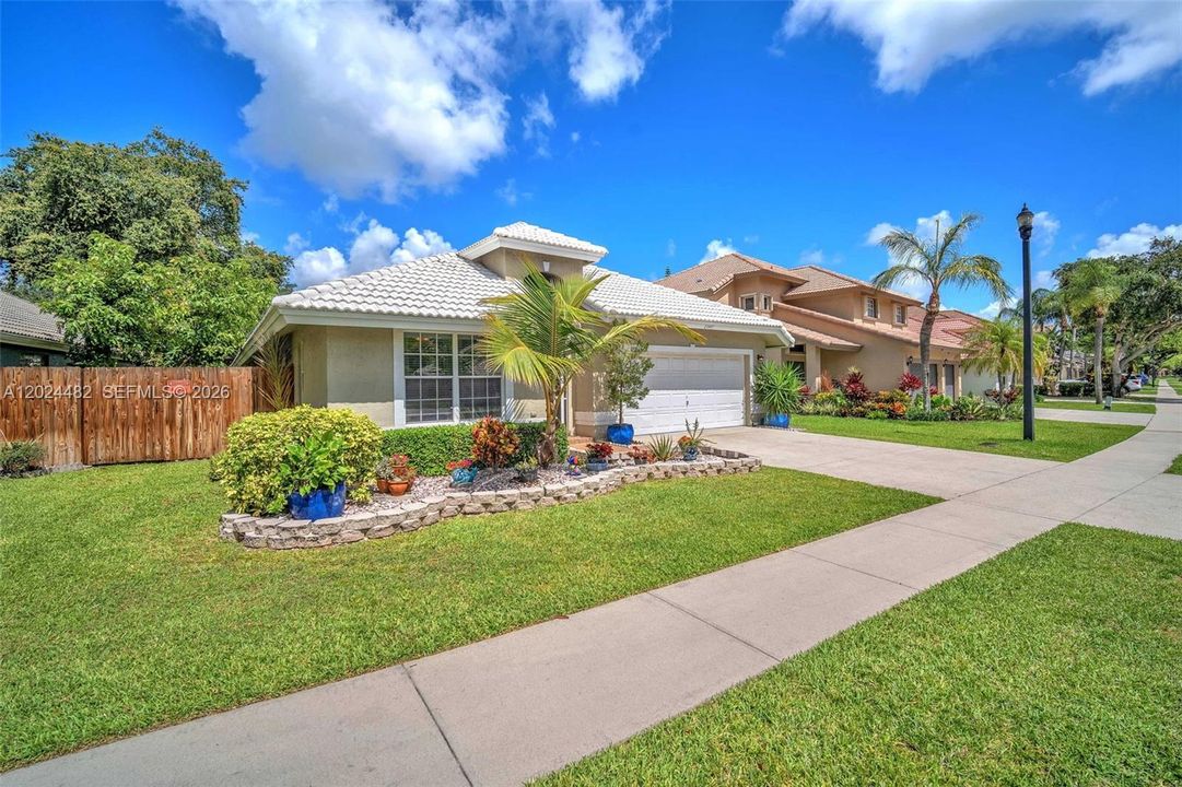 For Sale: $586,000 (3 beds, 2 baths, 1877 Square Feet)