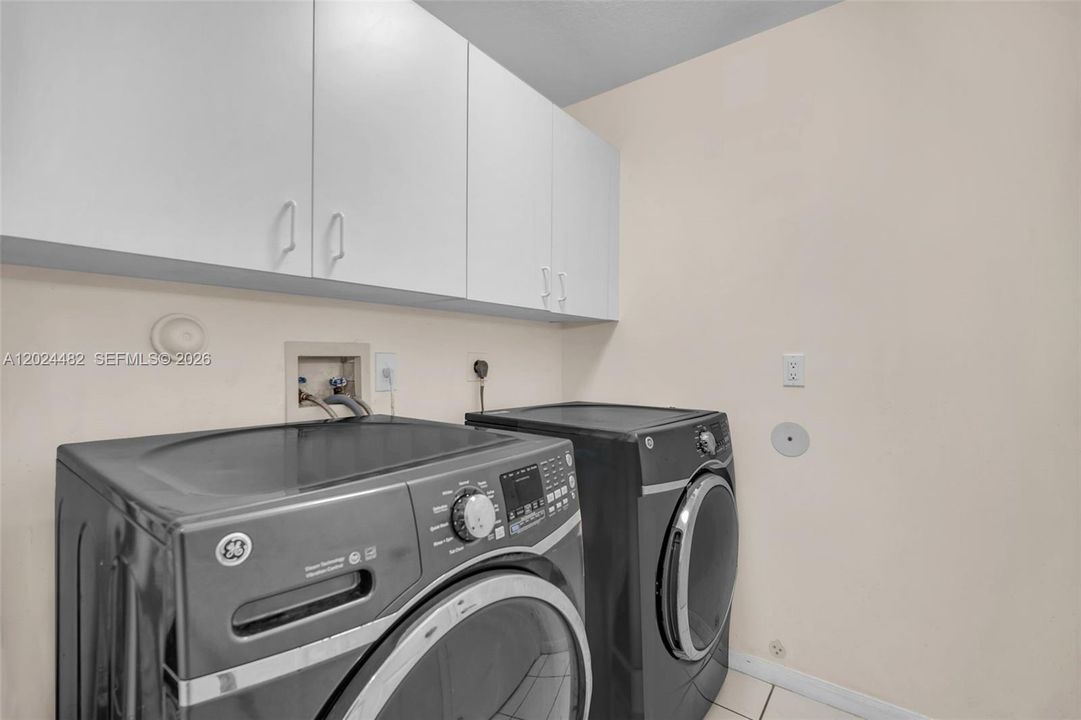 For Sale: $586,000 (3 beds, 2 baths, 1877 Square Feet)