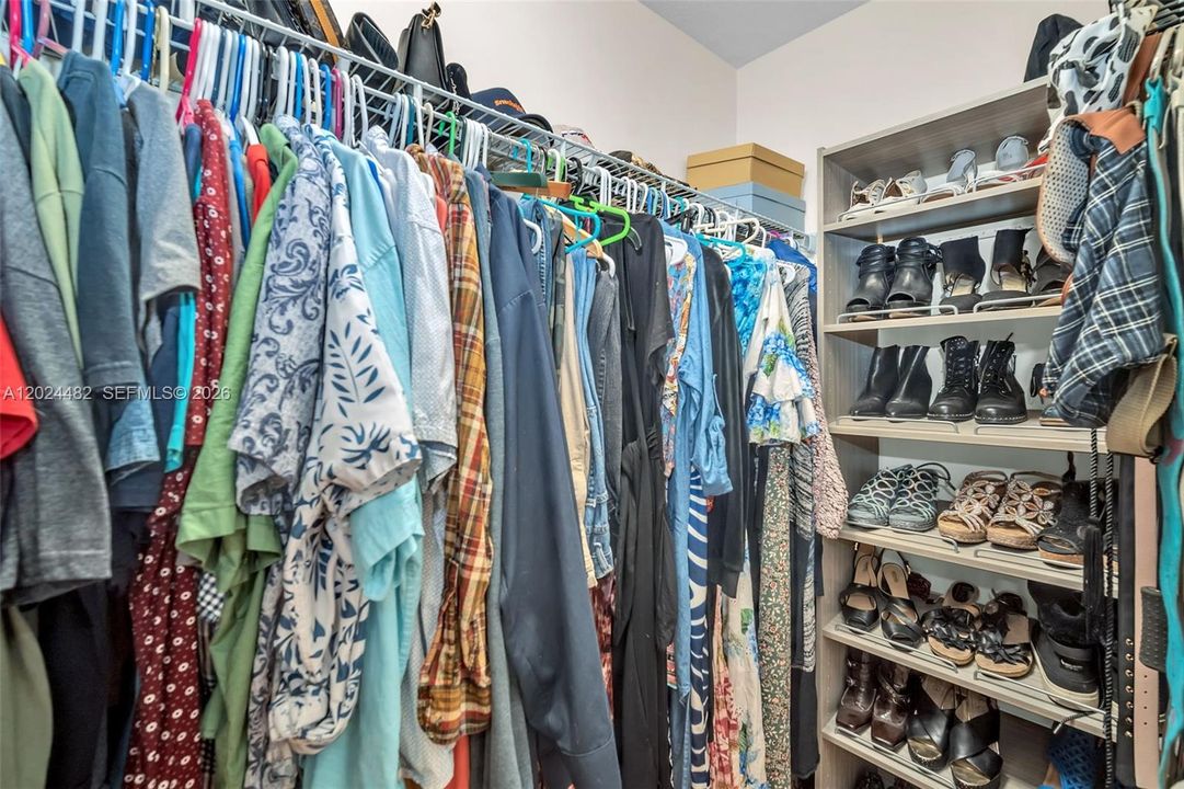 Master closet 1