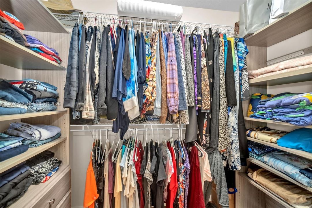 Master closet 2
