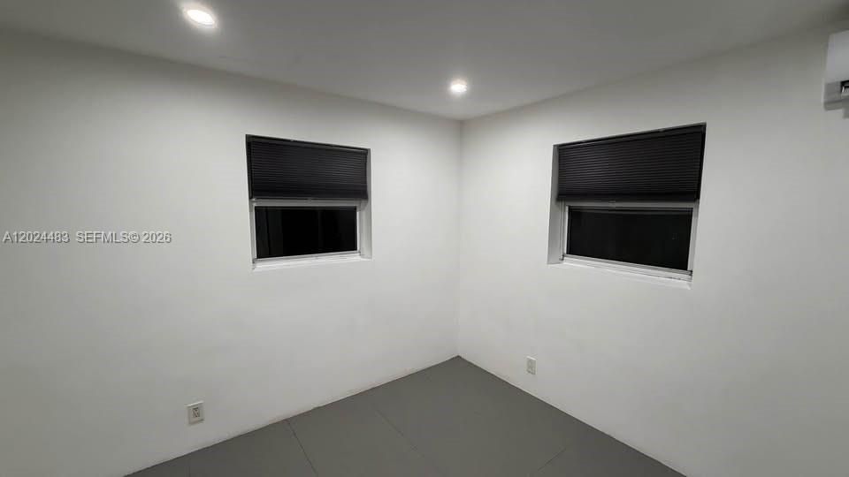 Active With Contract: $1,350 (1 beds, 1 baths, 278 Square Feet)