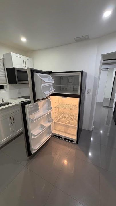 Active With Contract: $1,350 (1 beds, 1 baths, 278 Square Feet)