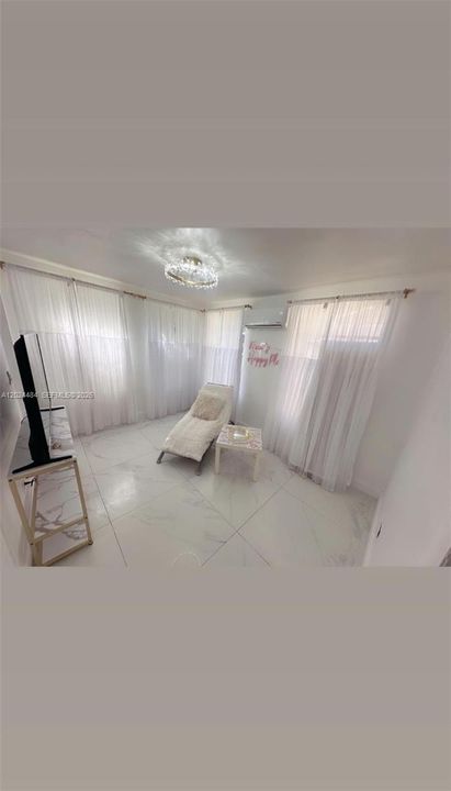 For Rent: $1,500 (1 beds, 1 baths, 1129 Square Feet)