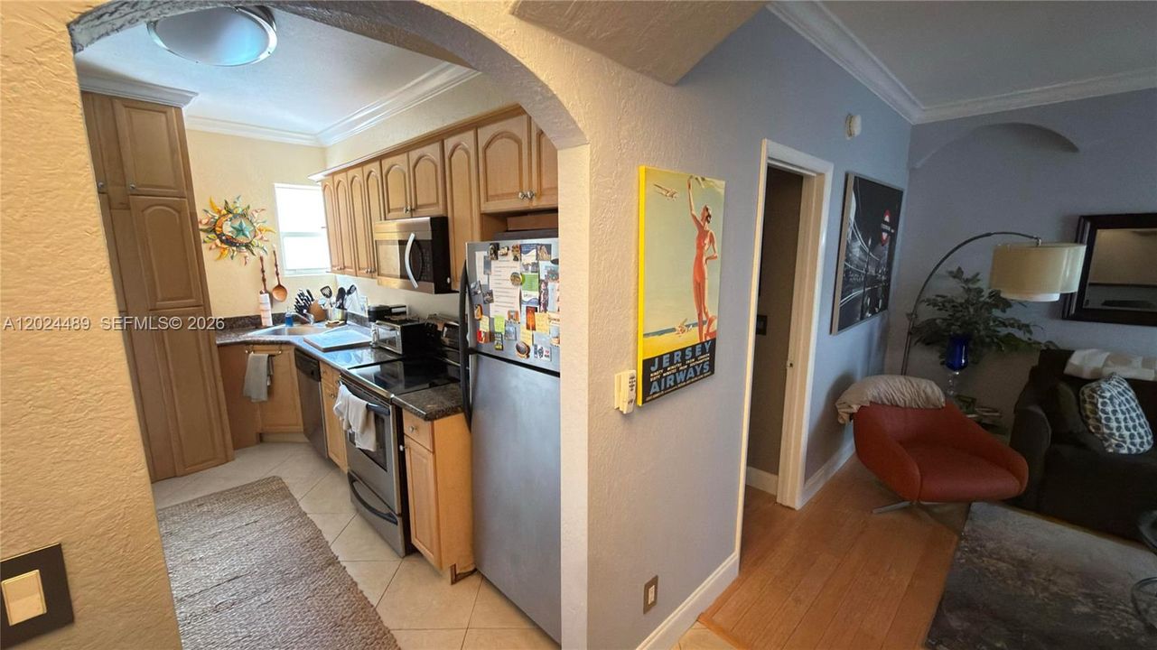 For Sale: $240,000 (1 beds, 1 baths, 568 Square Feet)