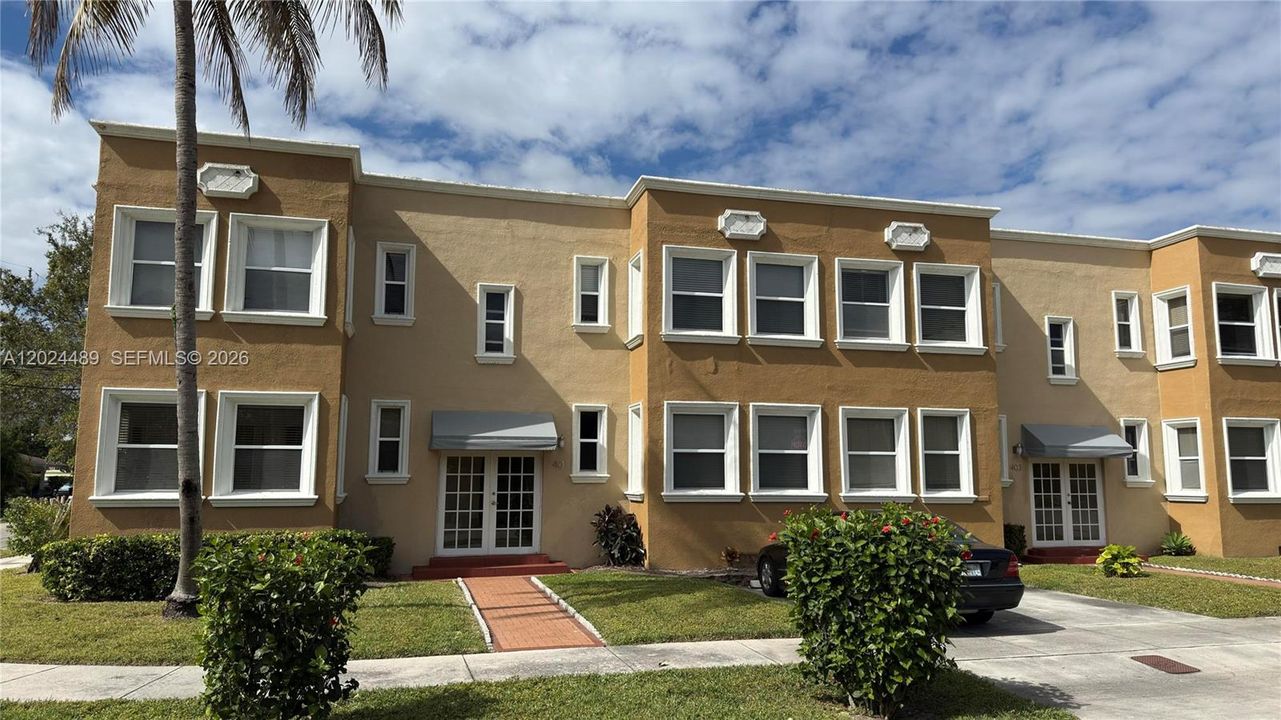 For Sale: $240,000 (1 beds, 1 baths, 568 Square Feet)