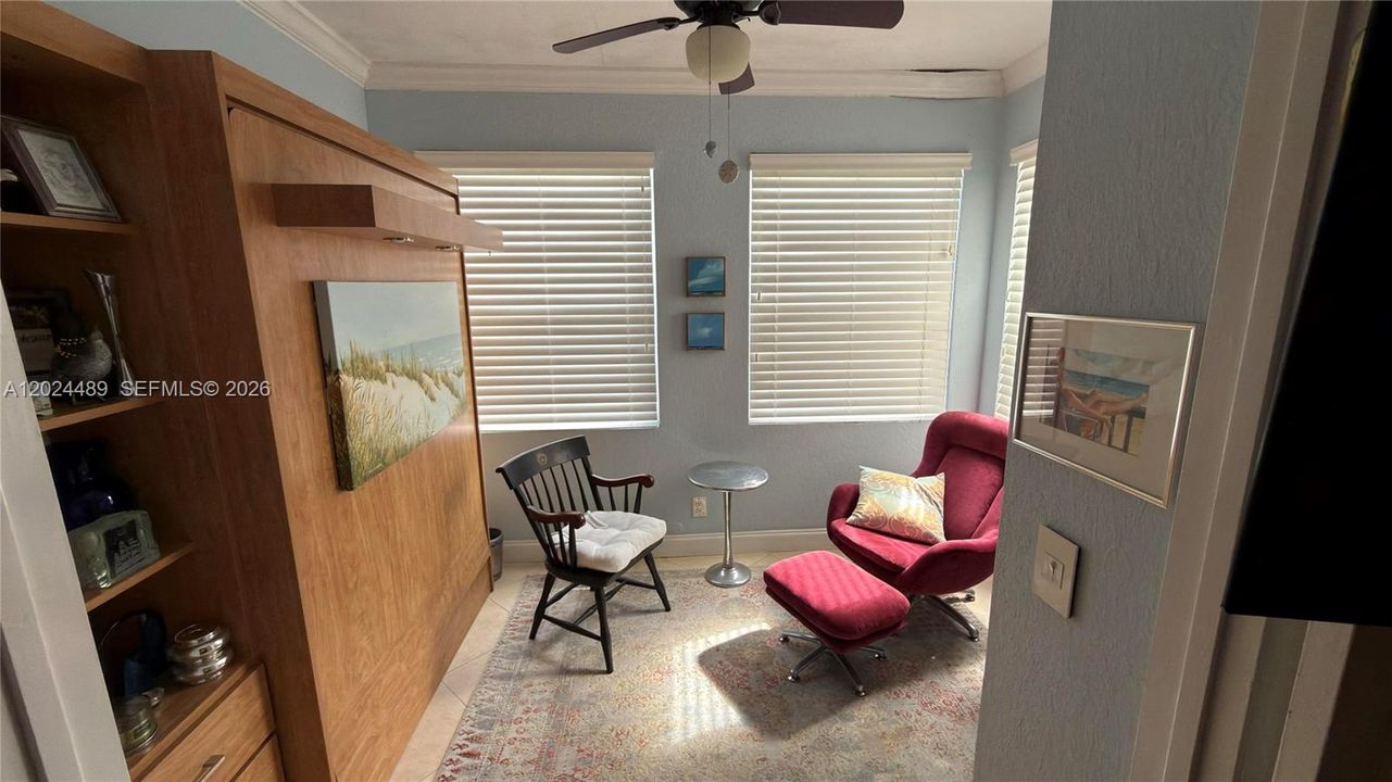 For Sale: $240,000 (1 beds, 1 baths, 568 Square Feet)
