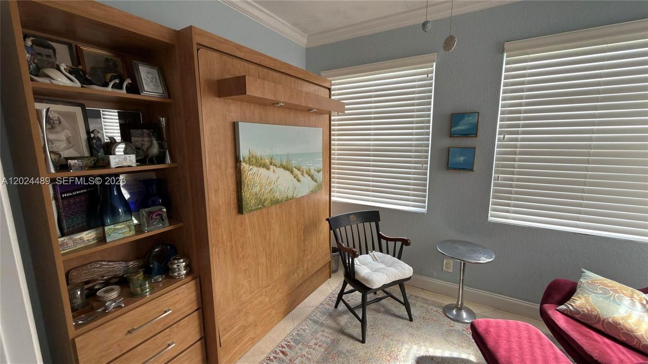 For Sale: $240,000 (1 beds, 1 baths, 568 Square Feet)