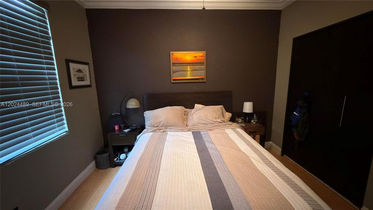 For Sale: $240,000 (1 beds, 1 baths, 568 Square Feet)