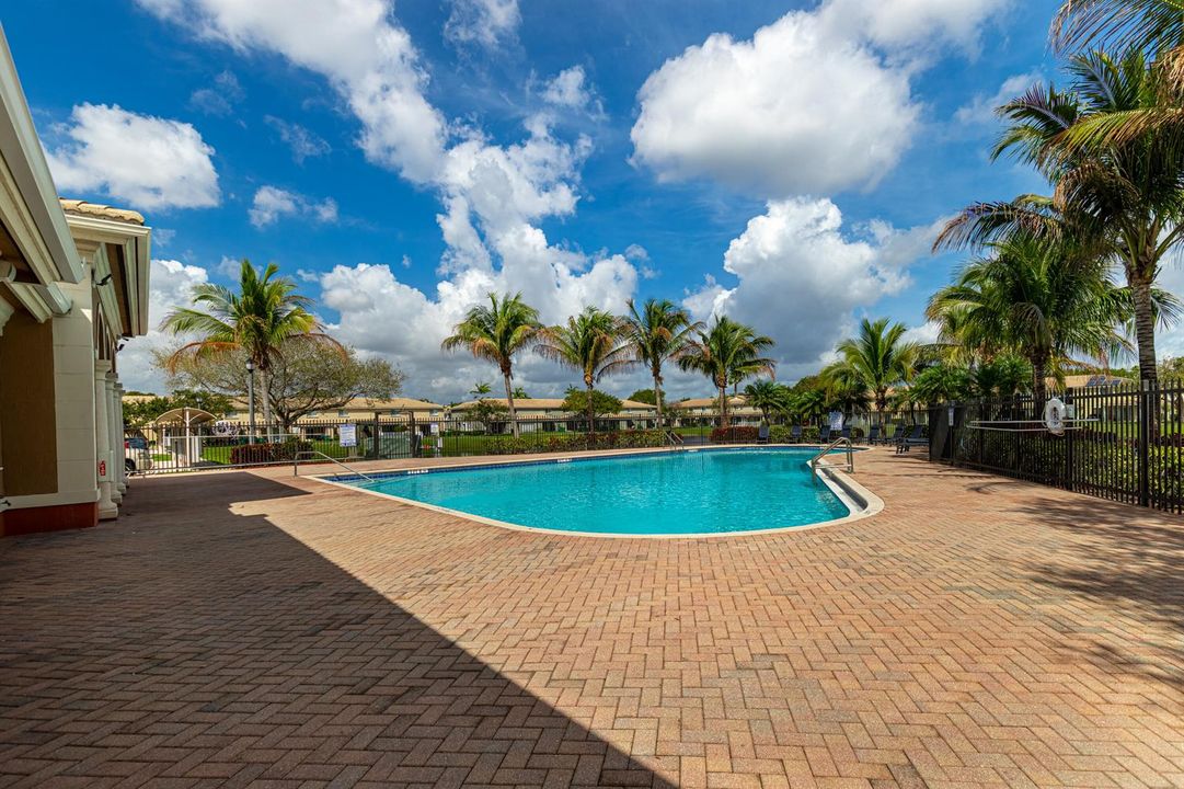 Clubhouse-Pool