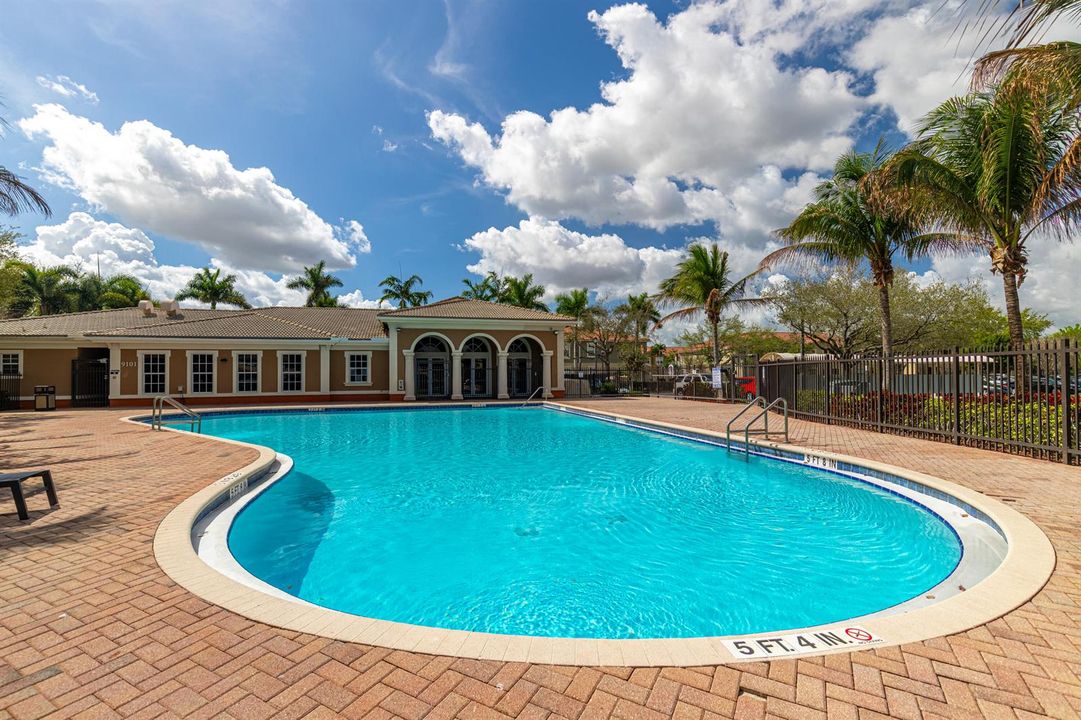 Clubhouse-Pool-B