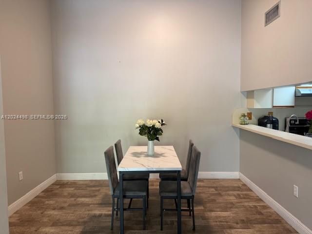 En Venta: $311,000 (2 camas, 2 baños, 944 Pies cuadrados)