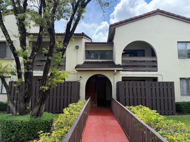 En Venta: $311,000 (2 camas, 2 baños, 944 Pies cuadrados)