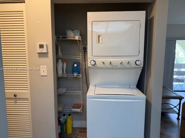 En Venta: $311,000 (2 camas, 2 baños, 944 Pies cuadrados)