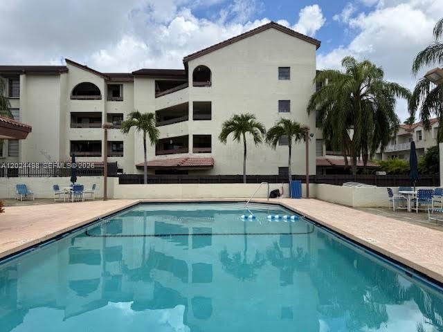 En Venta: $311,000 (2 camas, 2 baños, 944 Pies cuadrados)