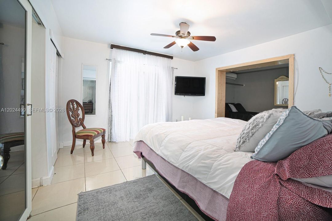 For Sale: $1,100,000 (5 beds, 3 baths, 1860 Square Feet)