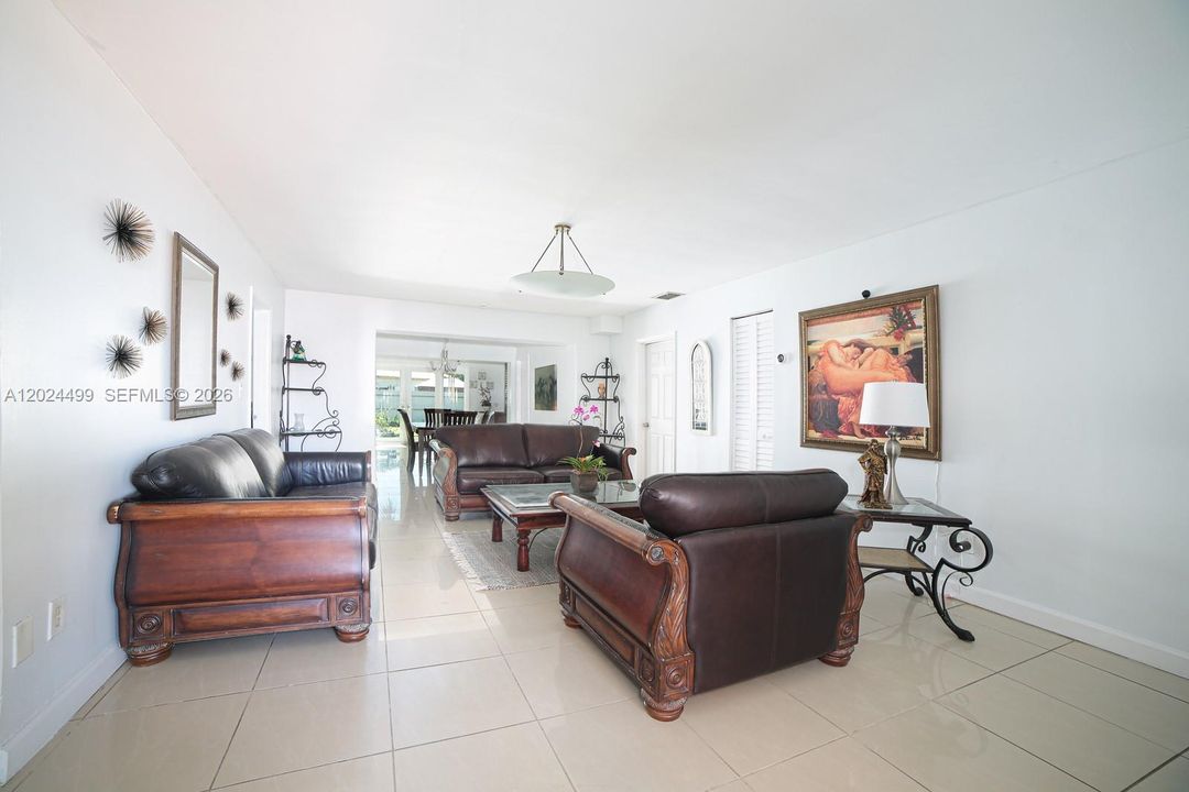 For Sale: $1,100,000 (5 beds, 3 baths, 1860 Square Feet)