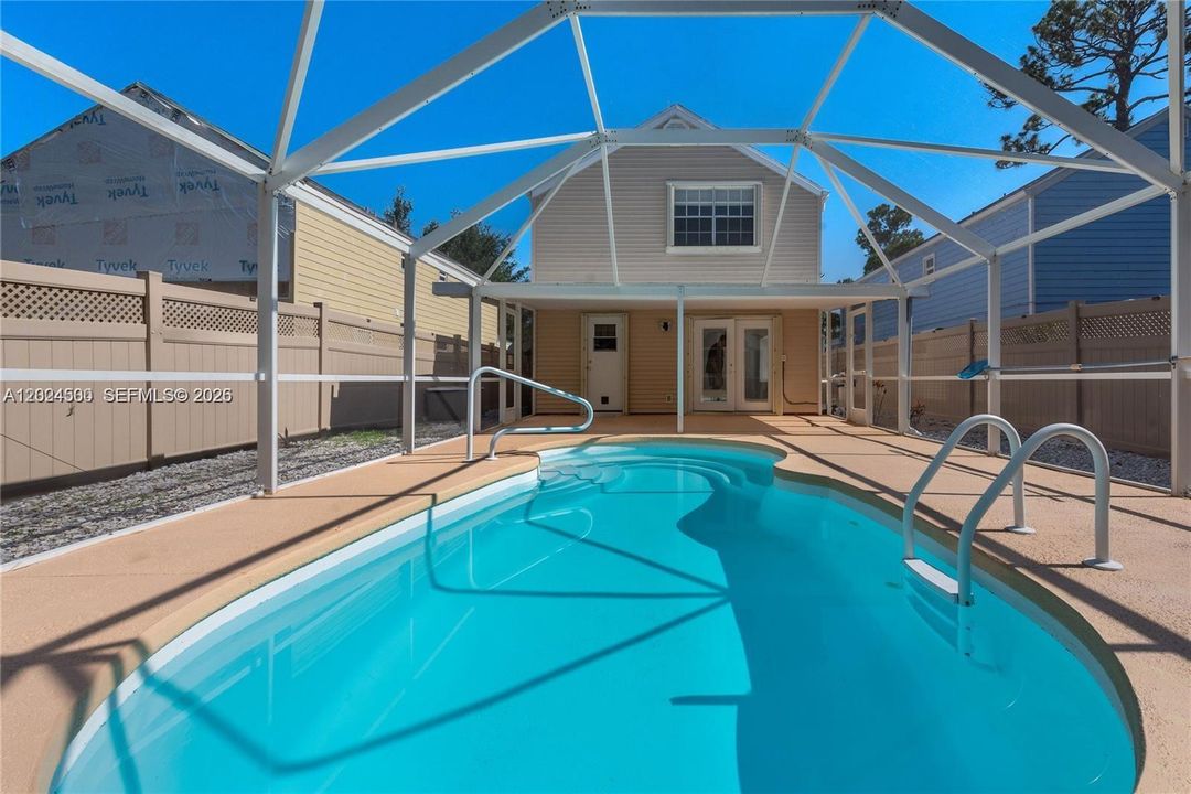 For Rent: $3,200 (3 beds, 2 baths, 1596 Square Feet)