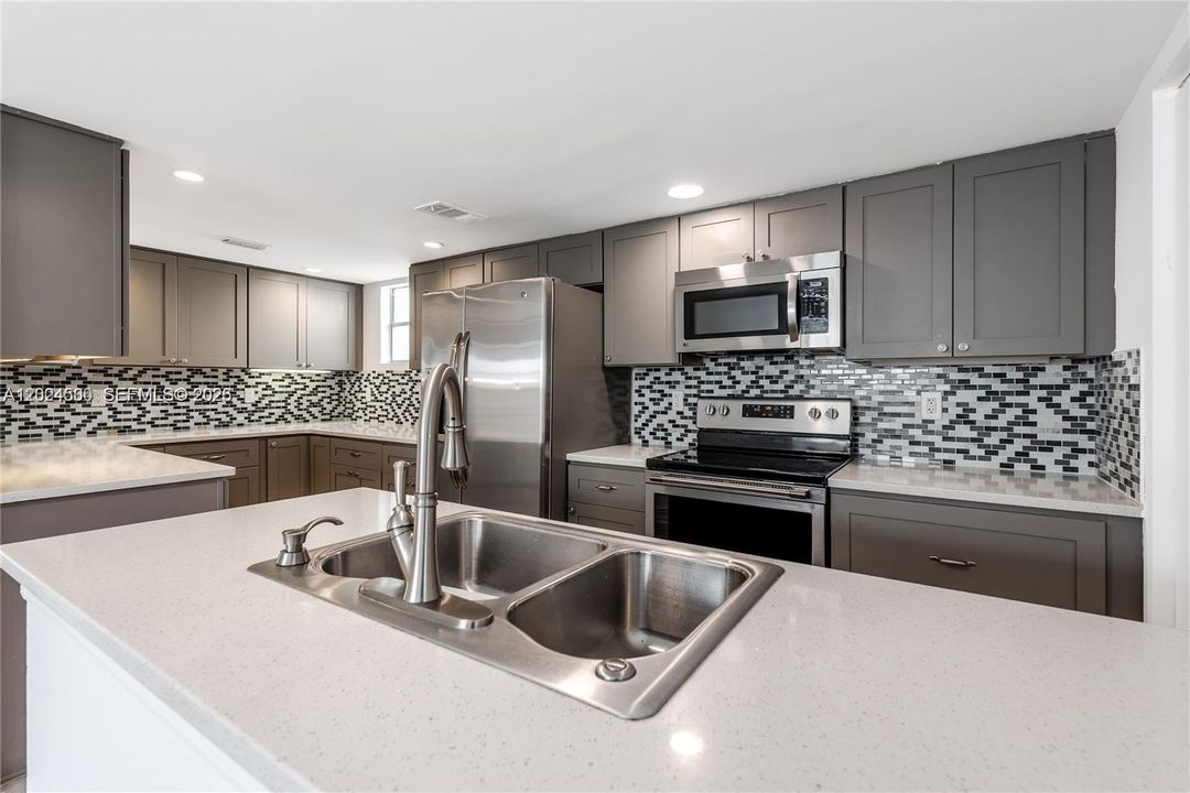 For Rent: $3,200 (3 beds, 2 baths, 1596 Square Feet)