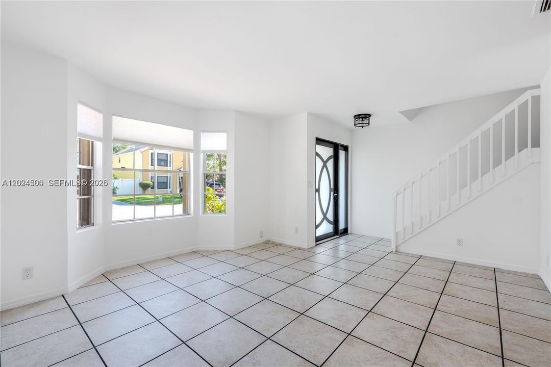 For Rent: $3,200 (3 beds, 2 baths, 1596 Square Feet)