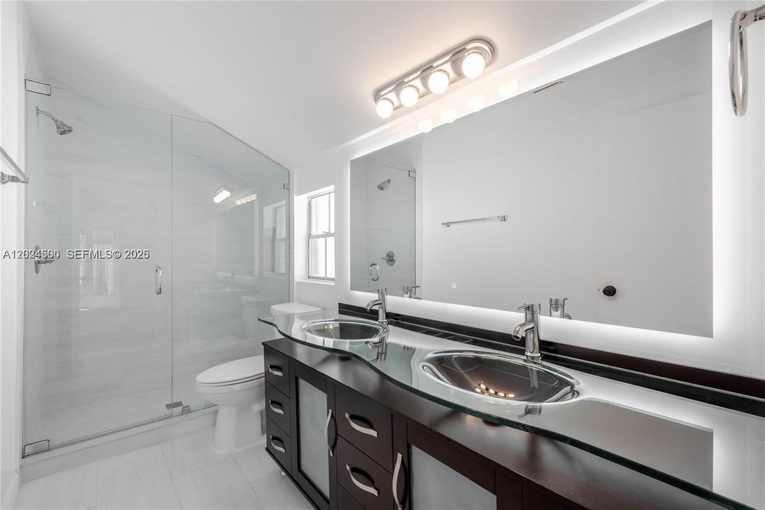 For Rent: $3,200 (3 beds, 2 baths, 1596 Square Feet)