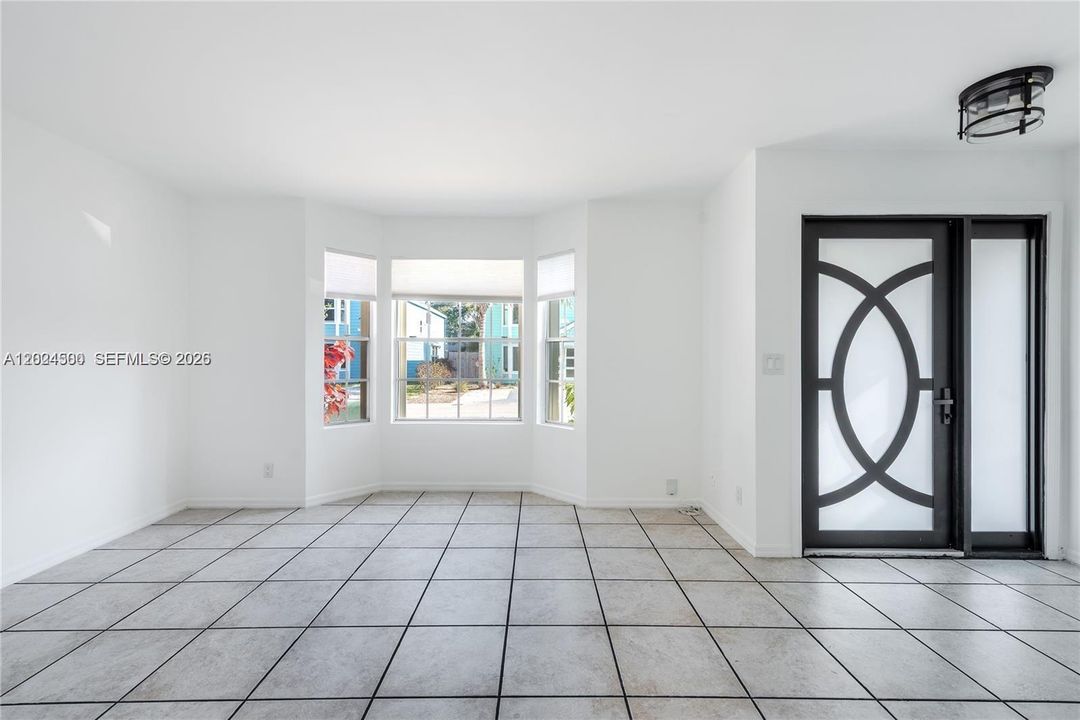 For Rent: $3,200 (3 beds, 2 baths, 1596 Square Feet)