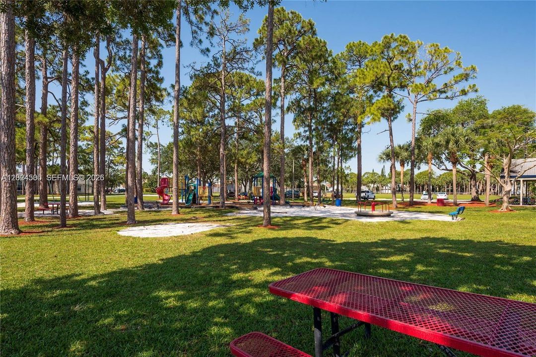 For Rent: $3,200 (3 beds, 2 baths, 1596 Square Feet)