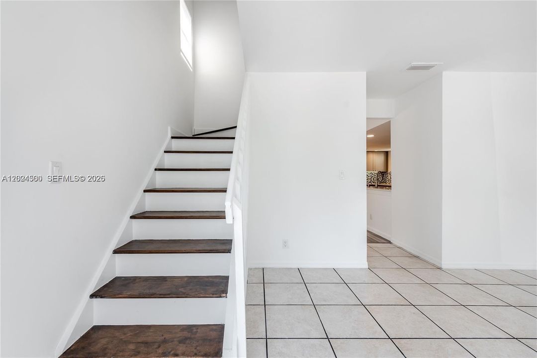 For Rent: $3,200 (3 beds, 2 baths, 1596 Square Feet)