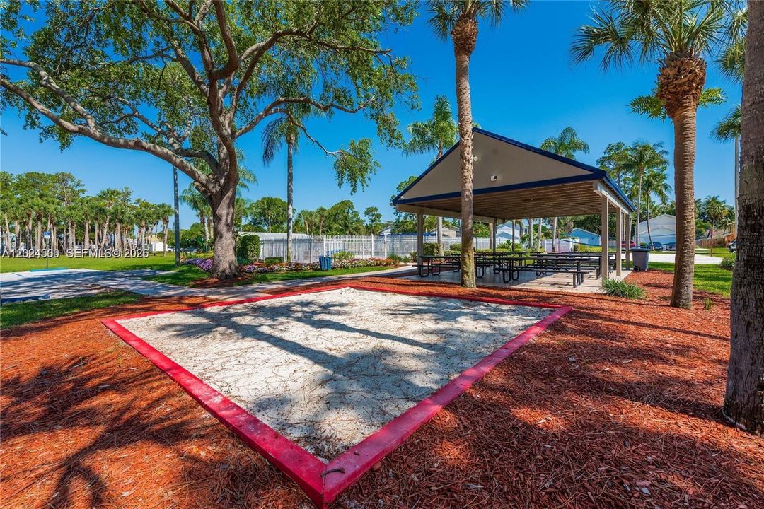 For Rent: $3,200 (3 beds, 2 baths, 1596 Square Feet)