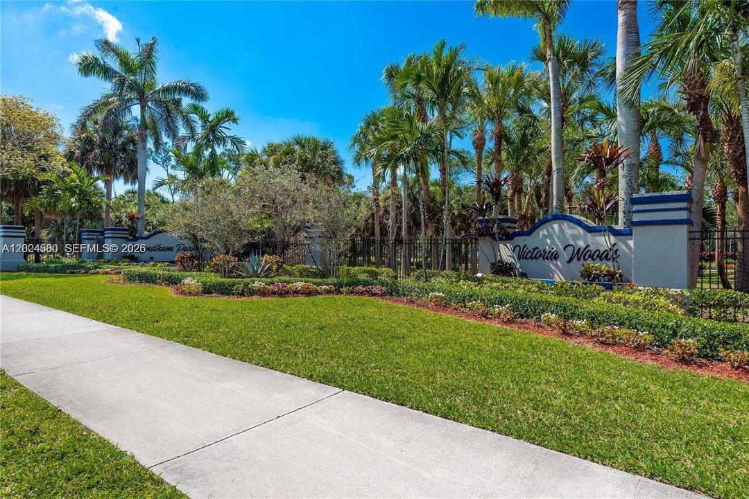 For Rent: $3,200 (3 beds, 2 baths, 1596 Square Feet)
