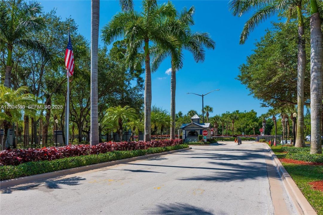For Rent: $3,200 (3 beds, 2 baths, 1596 Square Feet)
