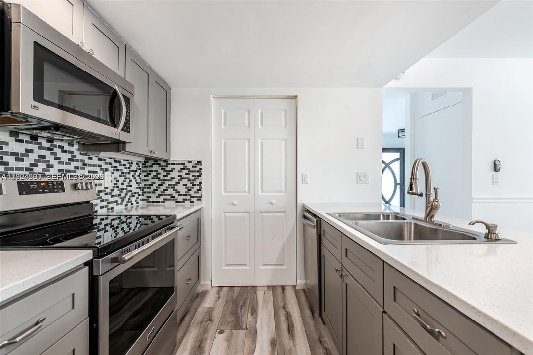 For Rent: $3,200 (3 beds, 2 baths, 1596 Square Feet)