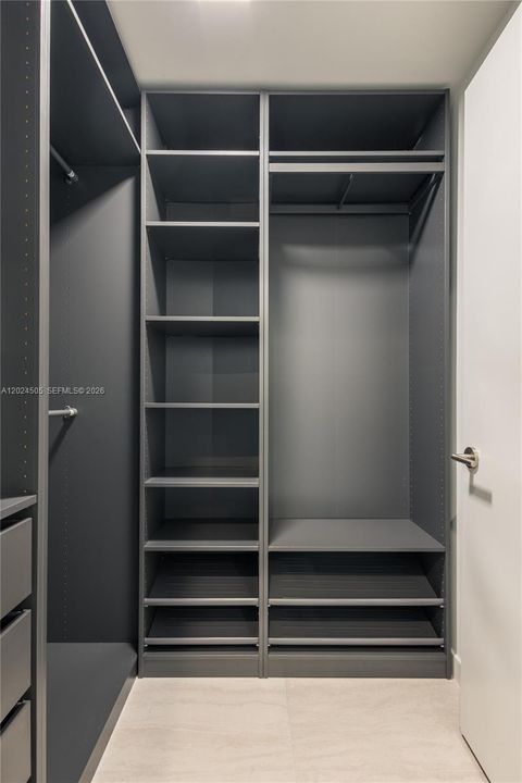 В аренду: $11,900 (2 спален, 2 ванн, 0 Квадратных фут)