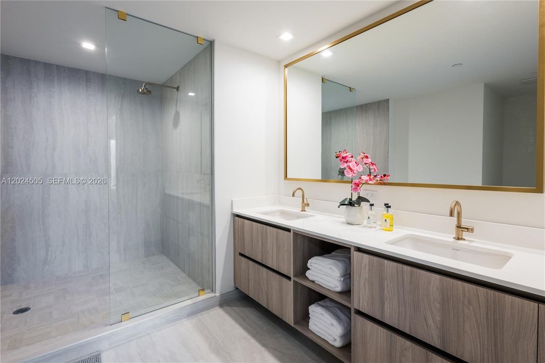 В аренду: $11,900 (2 спален, 2 ванн, 0 Квадратных фут)
