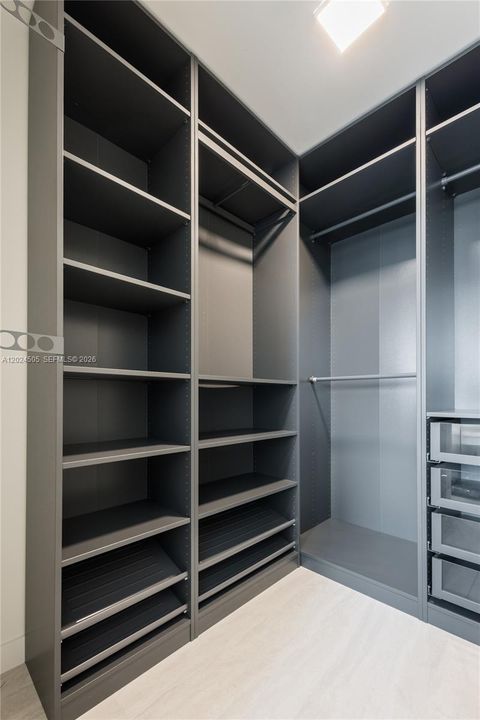 В аренду: $11,900 (2 спален, 2 ванн, 0 Квадратных фут)