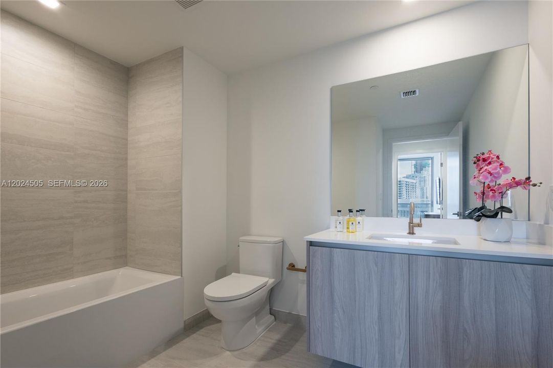 В аренду: $11,900 (2 спален, 2 ванн, 0 Квадратных фут)